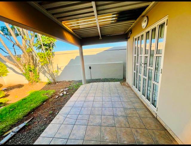 4 BEDROOM HOUSE FOR SALE IN CASTLE HILL